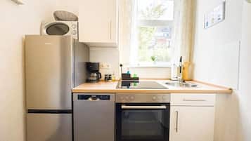Apartment, 2 Bedrooms, Patio, City View | Private kitchen