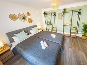Apartment, 2 Schlafzimmer, Terrasse, Stadtblick | Schallisolierte Zimmer, Bügeleisen/Bügelbrett, kostenloses WLAN