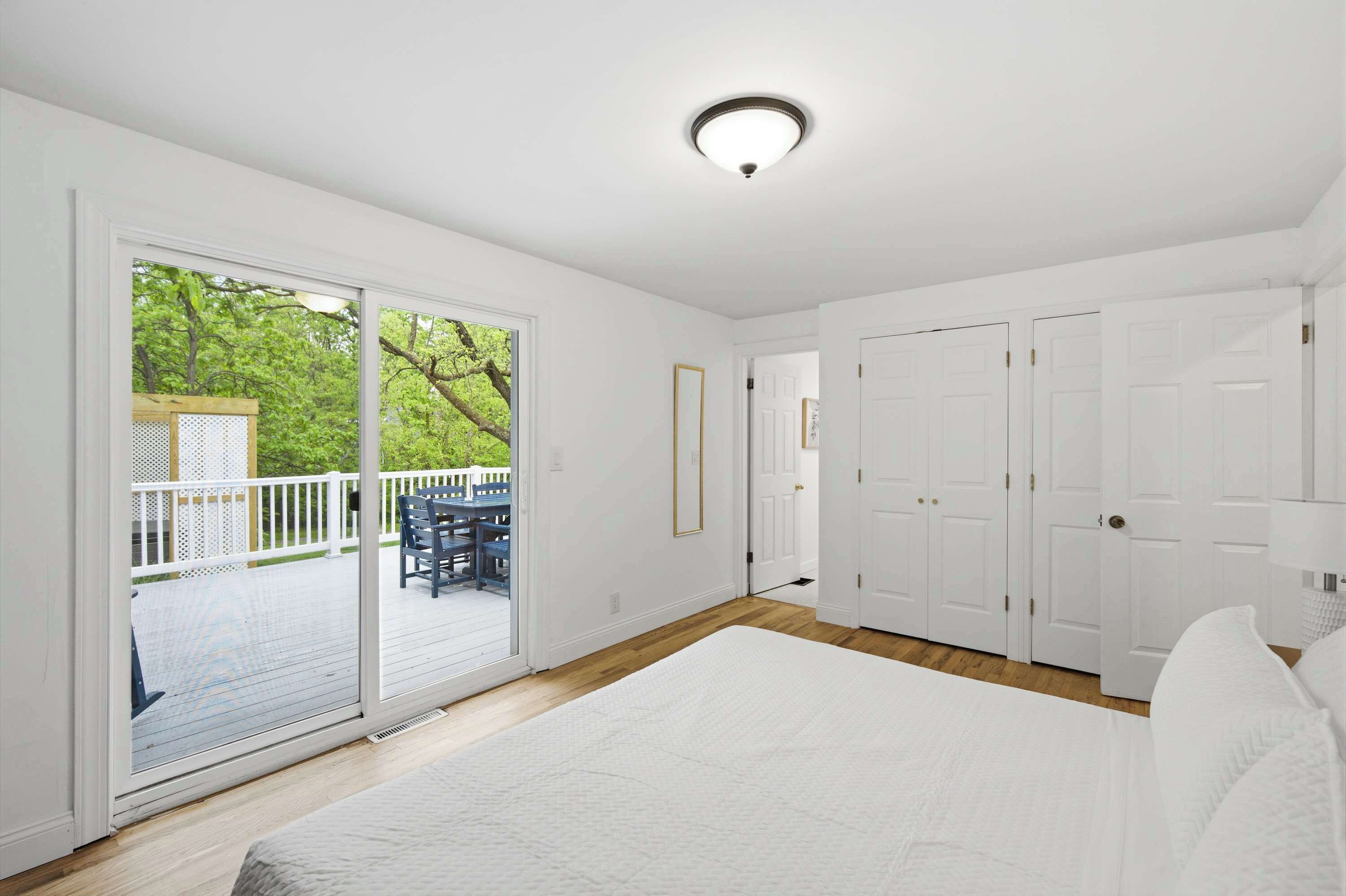 Desk, iron/ironing board, travel cot, WiFi