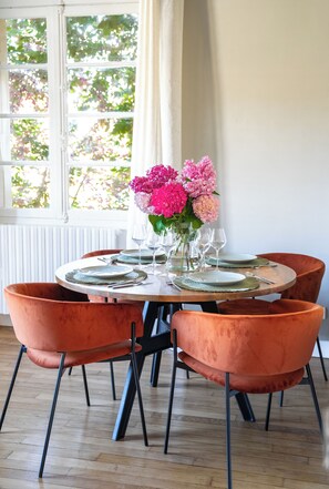 Dining - Maison Largesse, 5 min walk to medieval town of Sarlat - 2 beds, garden, parking (Sarlat-la-Canéda)