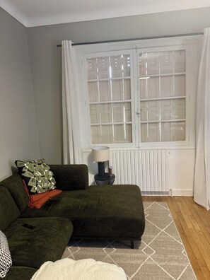 Smart TV - Maison Largesse, 5 min walk to medieval town of Sarlat - 2 beds, garden, parking (Sarlat-la-Canéda)