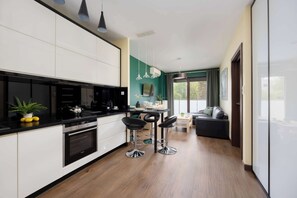 Fridge, oven, stovetop, dishwasher - Stylish Apartment with a Private Garden | Air Conditioning (Warszawa)
