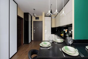 Refrigerador, horno, parrilla de estufa y lavavajillas 