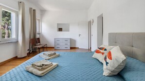 A bedroom with a bed, a chair, a dresser, and a window. - Holiday Home 'La Colombaia Dei Pagliai' with Private Terrace, Private Garden and Wi-Fi (Ripa- Pozzi-Ponterosso)
