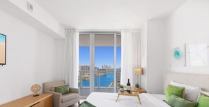 1 bedroom, desk, iron/ironing board, WiFi - Resort 1BR · Sunset View · Beach Shuttle (Hallandale Beach)