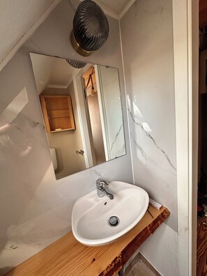 Bathroom - Vrbo Property (Norderstedt)