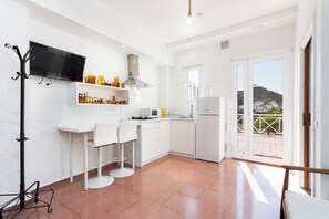 Microwave, oven, stovetop, coffee/tea maker - Home2Book Papaya Loft & Pool View (Santa Cruz de Tenerife)