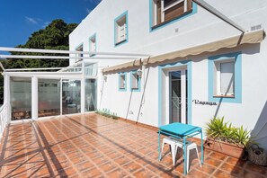 Outdoor dining - Home2Book Papaya Loft & Pool View (Santa Cruz de Tenerife)