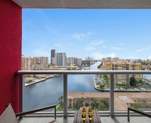 Property grounds - Sunny South View · 2BR Resort Suite & Pool (Hallandale Beach)