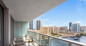 Property grounds - Sunny South View · 2BR Resort Suite & Pool (Hallandale Beach)