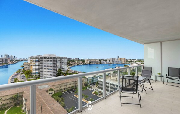 Apartment-balcony-views - 1BR - Intracoastal View  Balcony (Hallandale Beach)