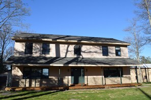 Exterior -  Cozy 2-BDRM Honor townhome w/shared lake access & AC, pet friendly, new remodel (Honor)