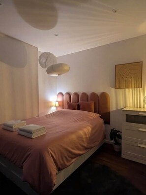 Room - Charming studio - Quiet & Bright - Downtown (Saint-Aubin-du-Cormier)