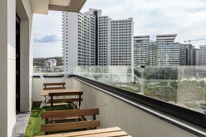 Outdoor dining - Seaview 2BR Apt Near Train | Pool & balcony (Tanger)