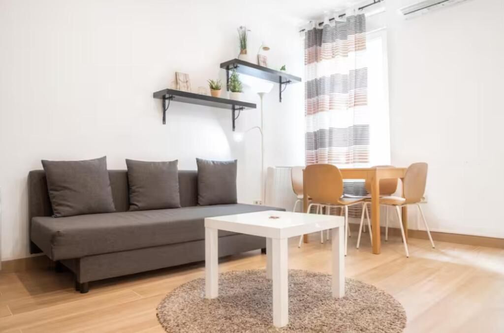 Comfort-huoneisto | Oleskelualue | 32–tuumainen taulutelevisio, jossa kaapelikanavat