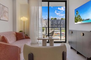 TV - Modern 1BR | RoofPool | 30Min World Cup Stadium (Miami)