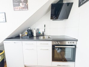 Apartment, 2 Bedrooms, Balcony, City View | Private kitchen - Meyerstraße 102 (Bremen)