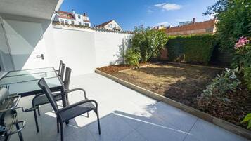 Apartment, 2 Schlafzimmer, Küche, Stadtblick | Speisen im Freien