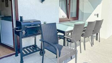 Apartment, 2 Schlafzimmer, Küche, Stadtblick | Speisen im Freien