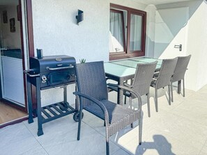 Apartment, 2 Schlafzimmer, Küche, Stadtblick | Speisen im Freien