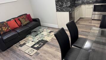 House, 2 Bedrooms | Ruang tamu