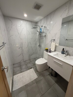 Bathroom - Cozy 1-bedroom apartment with AC in city center of Santo Domingo (Santo Domingo)