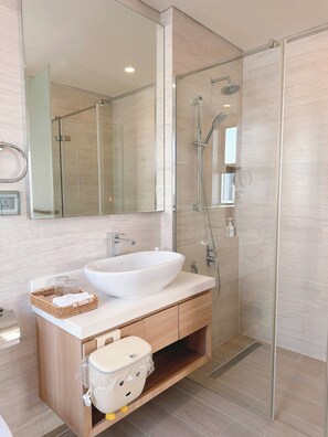Deluxe Apartment, Balcony, City View | Bathroom - Là Home - Stay Cozy, Stay Home Phú Mỹ Hưng (Ho Chi Minh City)