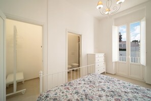 Iron/ironing board, WiFi, bed sheets - Apartment 'Cavour 182 - Terra' with Shared Terrace, Wi-Fi and Air Conditioning (Monopoli)