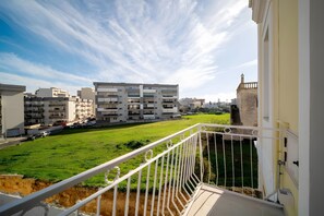 Property grounds - Apartment 'Cavour 182 - Terra' with Shared Terrace, Wi-Fi and Air Conditioning (Monopoli)