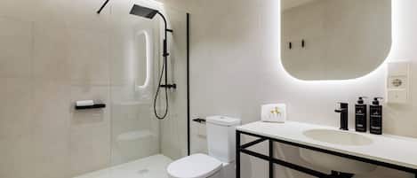 Deluxe Double Room, Garden View | Bathroom | Shower, hair dryer, towels, soap