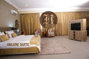 Suite – deluxe | Safe på rommet, lydisolert, strykejern/-brett og wi-fi (inkludert)