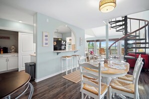 Dining - Spectacular Sunset Views, Quiet Location, Golf Cart Included, Private Deck - 7 Periwinkle Court (Fripp Island)