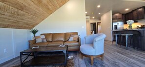 Living area - Sky VIew Retreat- located on the way to Yellowstone (Cody)