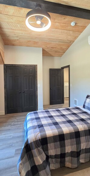 Room - Sky VIew Retreat- located on the way to Yellowstone (Cody)