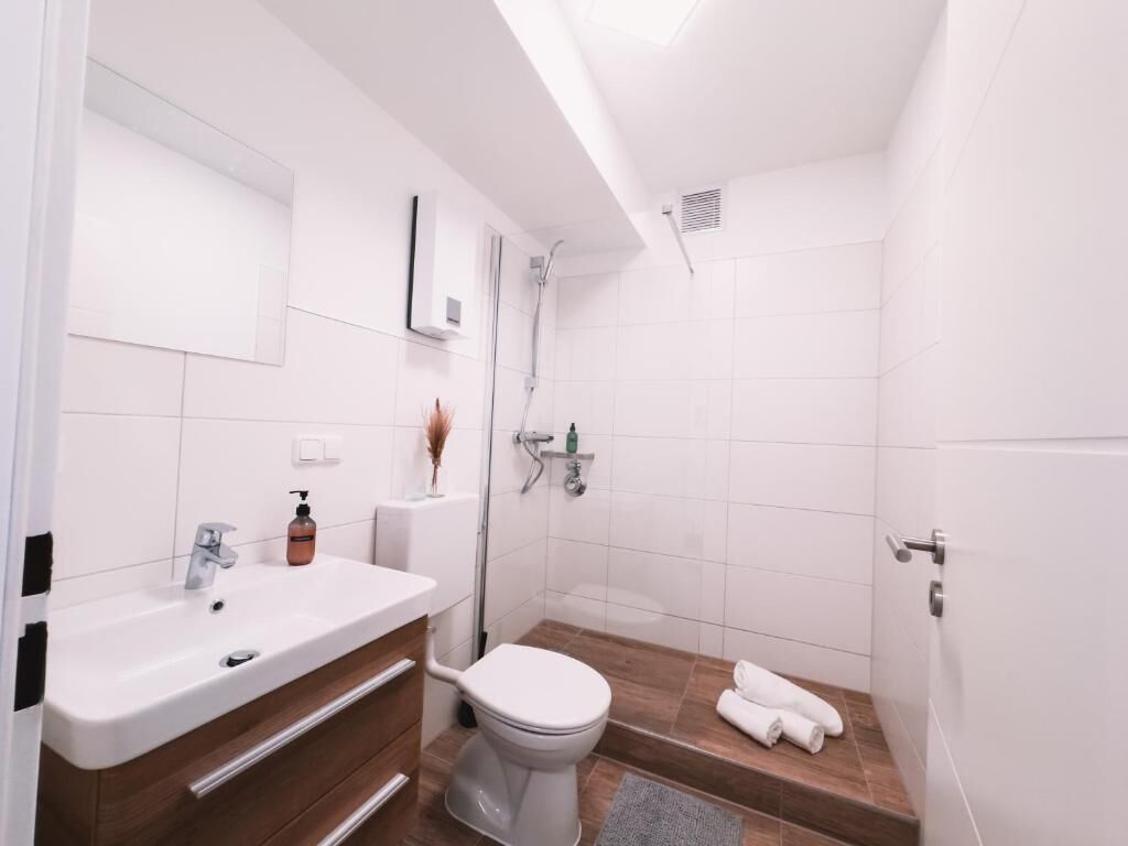 Appartement, 2 slaapkamers, keuken, uitzicht op stad | Badkamer
