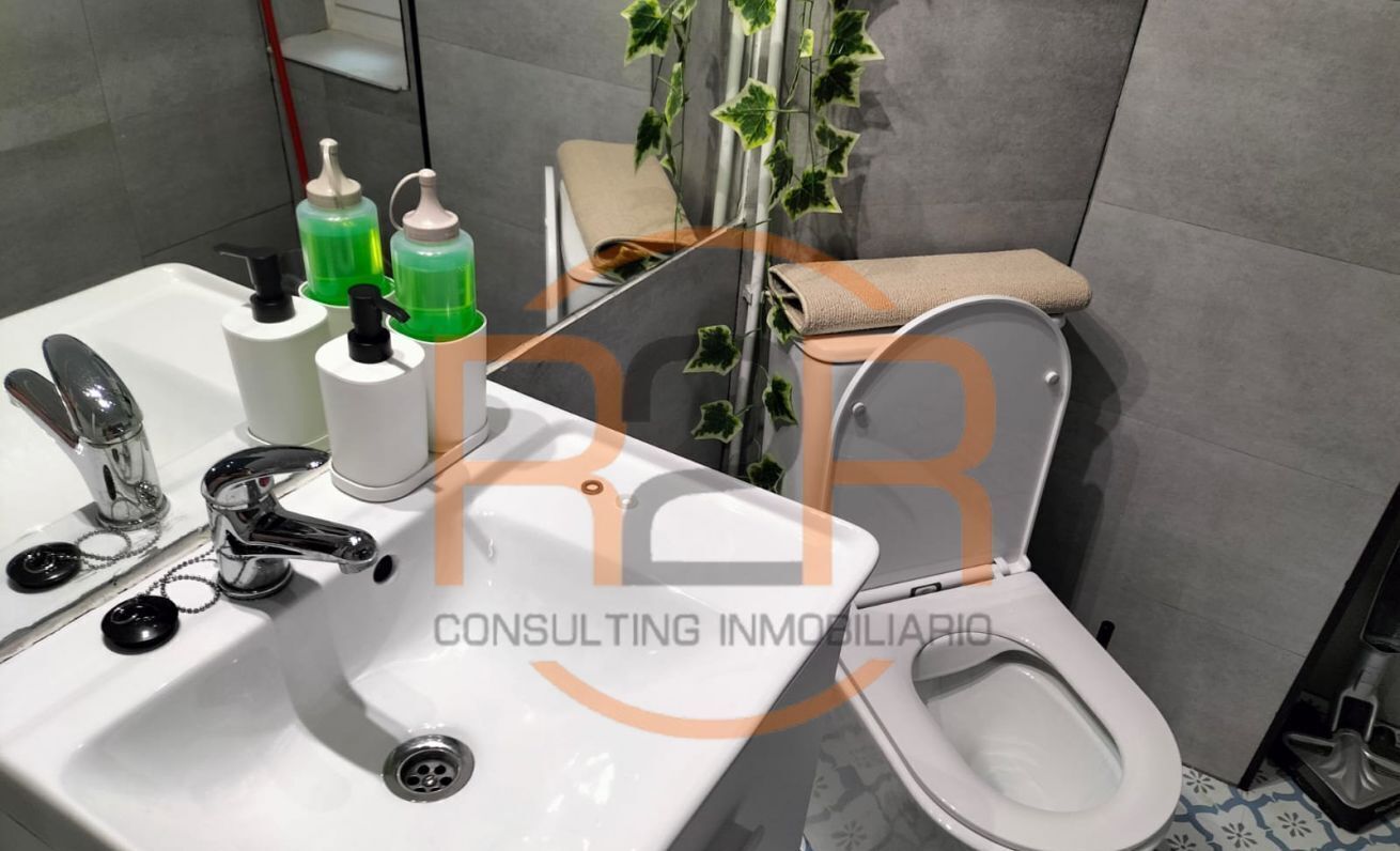 Een douche, handdoeken