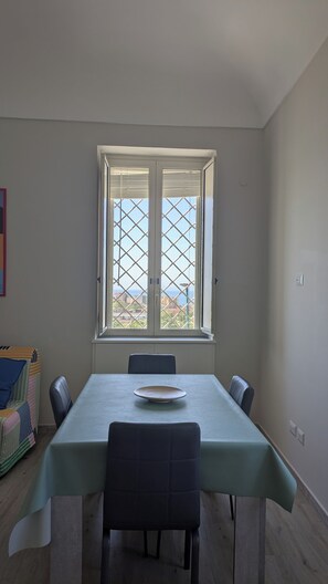 Dining - Vesuvius Apartment (Torre del Greco)