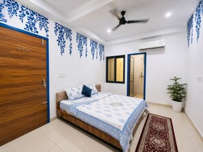 Desk, laptop workspace, free WiFi - Hotel Radha Ratan Inn (Jaipur)
