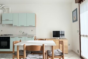Fridge - RP06 - Cesenatico, bright two-room apartment with balcony and garage (Cesenatico)