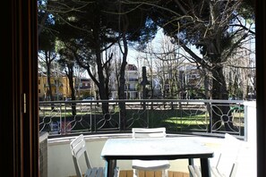 Outdoor dining - RP06 - Cesenatico, bright two-room apartment with balcony and garage (Cesenatico)