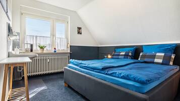 Iron/ironing board, WiFi, bed sheets