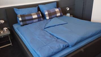 Iron/ironing board, bed sheets