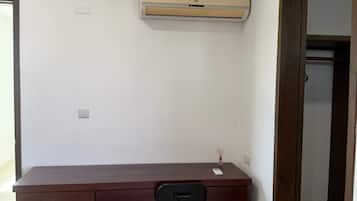 Habitación Deluxe doble | Escritorio, tabla de planchar con plancha, wifi gratis