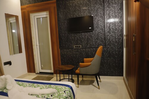 Spacious 4 bedroom villa with AC in  Govardhan Near Radha Kund,Mathura, UP India