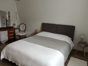 1 bedroom, iron/ironing board, free WiFi, bed sheets - In a house with garden, apartment with terrace near a lake. (Oderen)