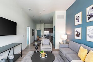 Smart TV - Landing | Beautiful 1BD, Pool, Gym (Leland)