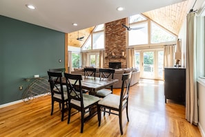 Dining - Quiet Woodland Lodge w Community Beach Access & Large Private Deck (Annapolis)