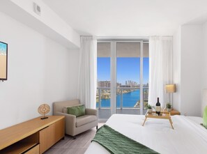 1 bedroom, desk, iron/ironing board, WiFi - 1BR · Intracoastal View · Full Kitchen & W/D (Hallandale Beach)