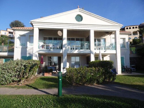 Gorgeous 1-bedroom resort in tranquil Saint-Raphaël perfect for relaxing