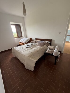 Room - Country House 'Le Vallocchie' with Mountain View and Private Garden (Concerviano)